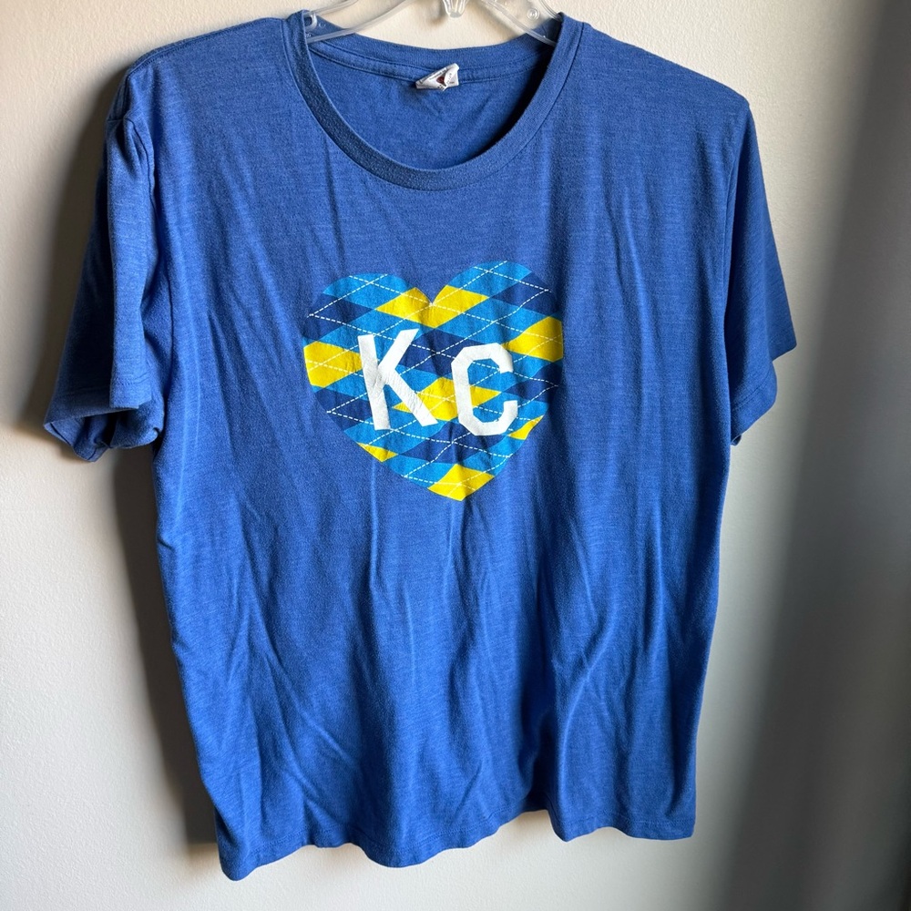 Kansas City Big Slick T-Shirt 2019 Charlie Hustle XL Blue Yellow Argyle Heart